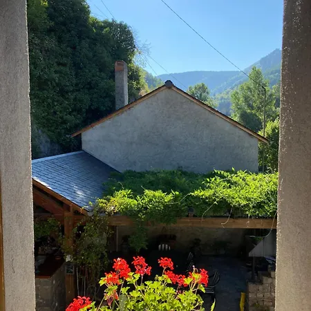 Vila La Caze Saint-Pierre-des-Tripiers