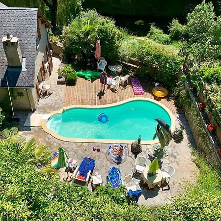 Vila La Caze Saint-Pierre-des-Tripiers