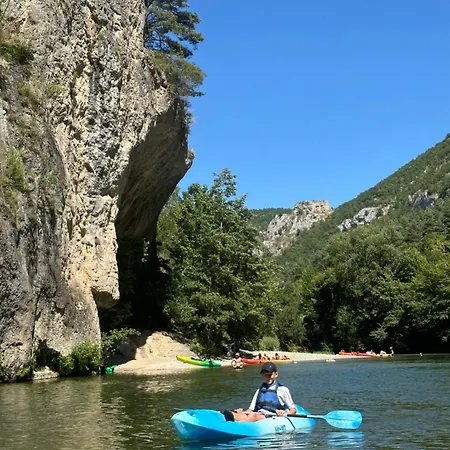 Vila La Caze Saint-Pierre-des-Tripiers