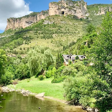 Vila La Caze Saint-Pierre-des-Tripiers
