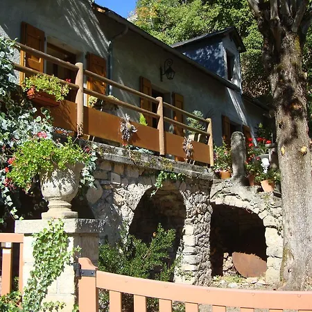 Vila La Caze Saint-Pierre-des-Tripiers