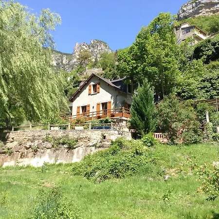 Vila La Caze Saint-Pierre-des-Tripiers